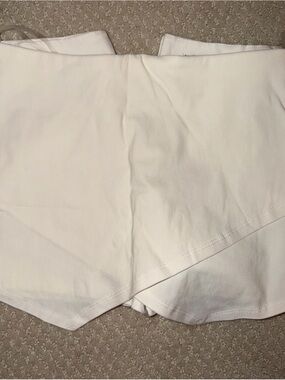 Blue Blush White Women’s High-Waist Scallop Hem Shorts
